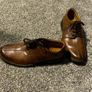 Men’s Brown Dress Shoes. Clarks Size 11.